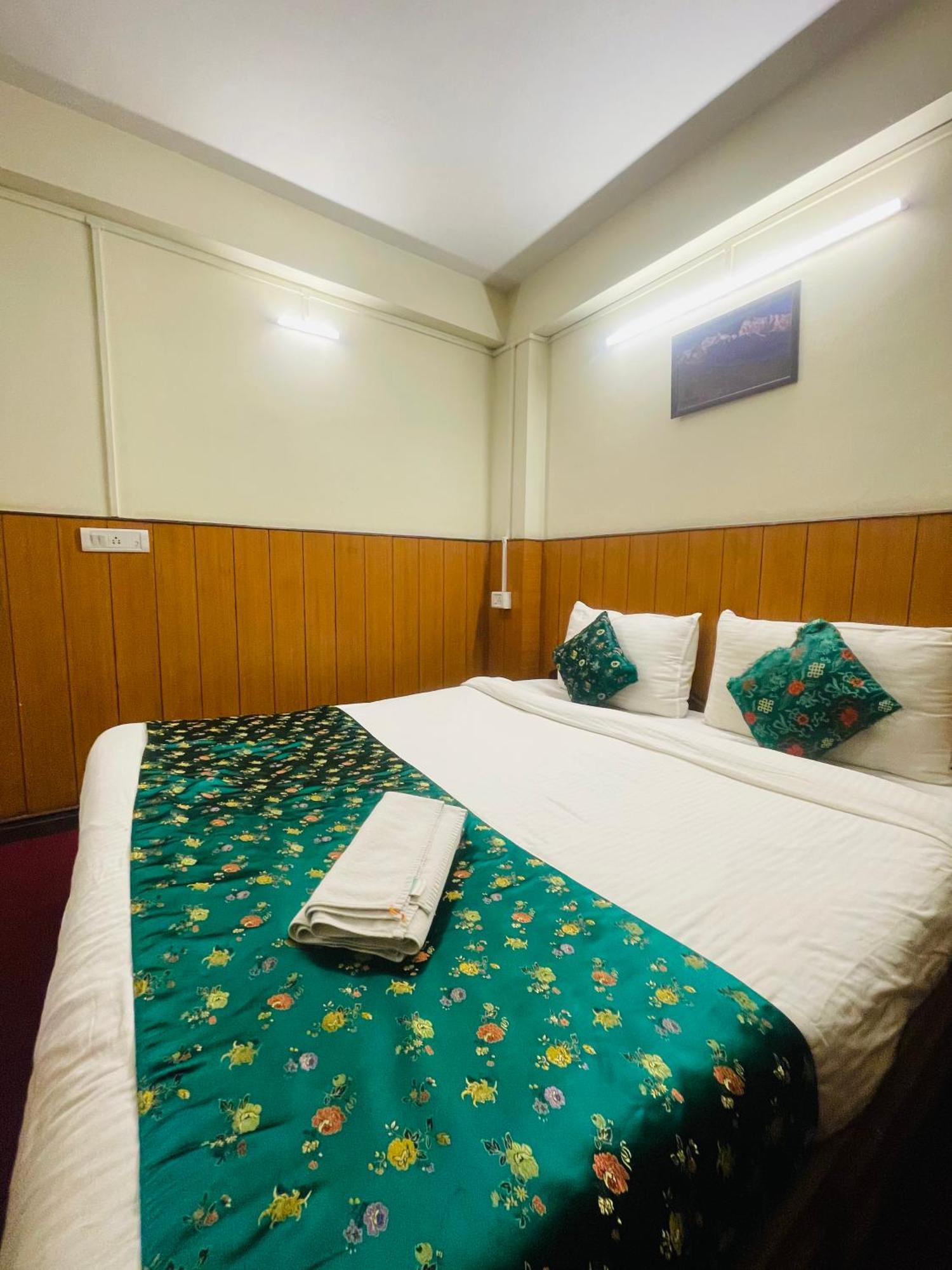 Hotel Palm Street Near Taj Agra  Exterior photo